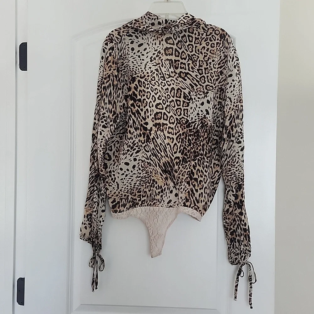 Vintage Cache Bodysuit Plunge V Neck Animal Print Long Sleeves Top Size M - Picture 8 of 13